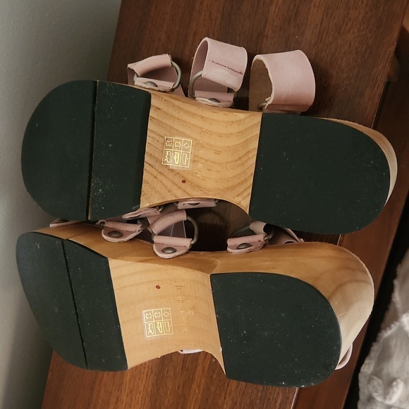Free People Virgo switchback pink suede strap wood platform leather sandals. - Picture 6 of 10